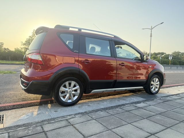 NISSAN日產 LIVINA  第7張相片