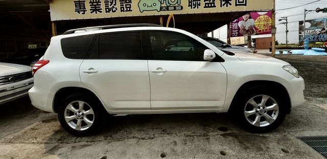 TOYOTA豐田 RAV4  第3張相片