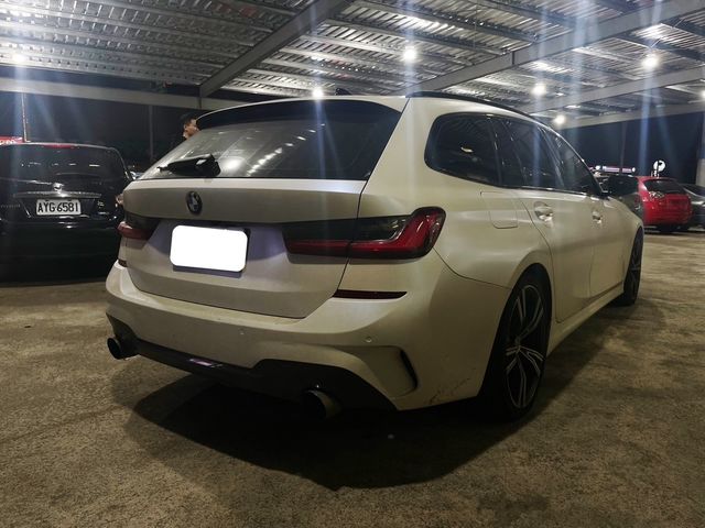 BMW寶馬 330I M SPORT  第2張相片