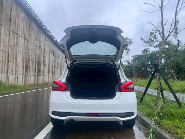 NISSAN日產 TIIDA  第10張相片