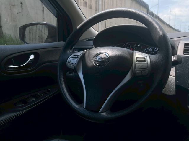 NISSAN日產 TIIDA  第7張相片
