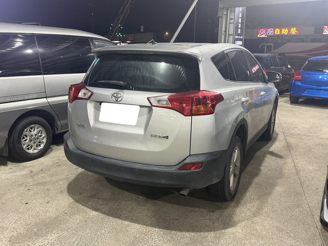TOYOTA豐田 RAV4  第3張相片