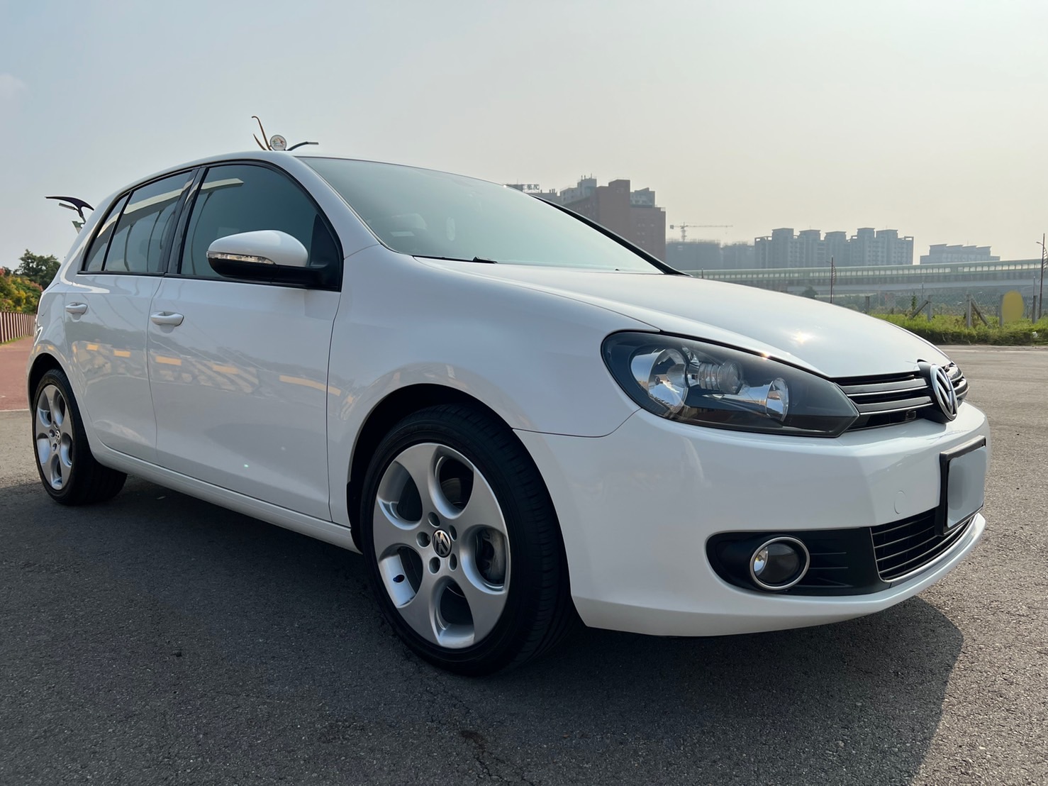 台中-實車實價<合信汽車>2010年 Volkswagen MK6 GOLF 2.0 TDI 原鈑件 低里程 變速箱剛大整理完保固一年  第4張相片