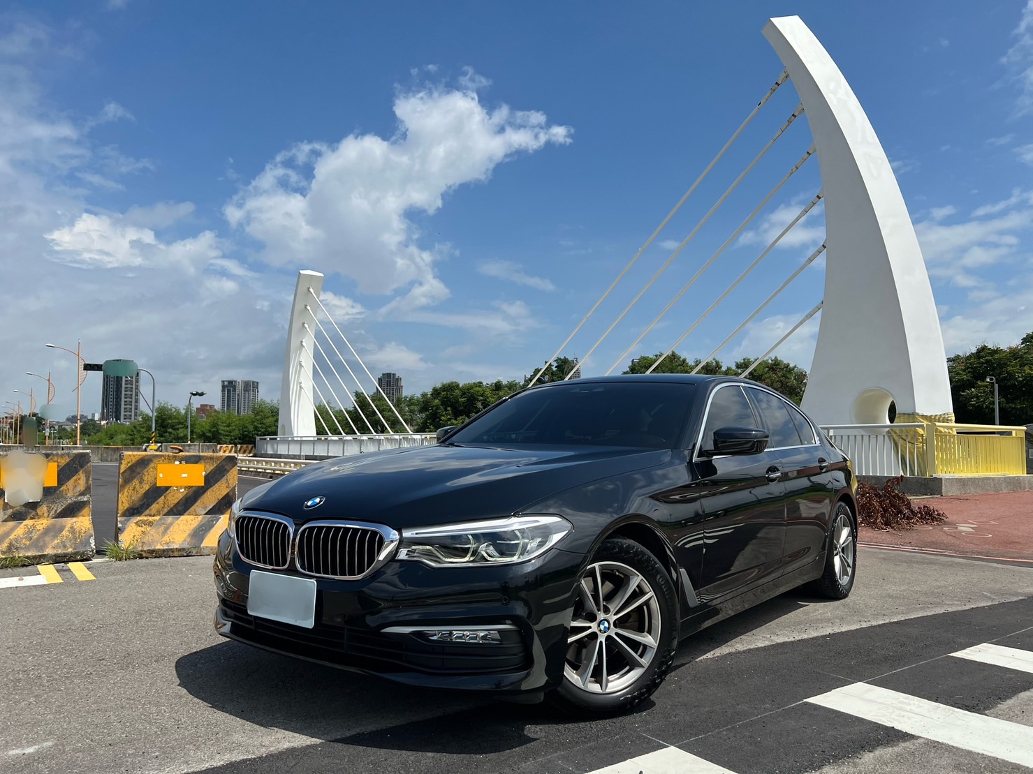 台中-實車實價<合信汽車>2017年18年式 汎德總代理 BMW 520D Sedan 一手美車 原鈑件 里程保證 加碼更換Adaptive LED進階主動式轉向LED大燈組  第1張相片