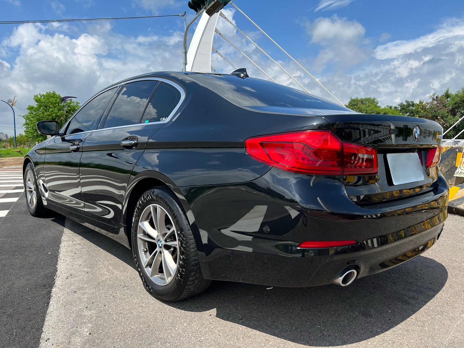 台中-實車實價<合信汽車>2017年18年式 汎德總代理 BMW 520D Sedan 一手美車 原鈑件 里程保證 加碼更換Adaptive LED進階主動式轉向LED大燈組  第6張相片