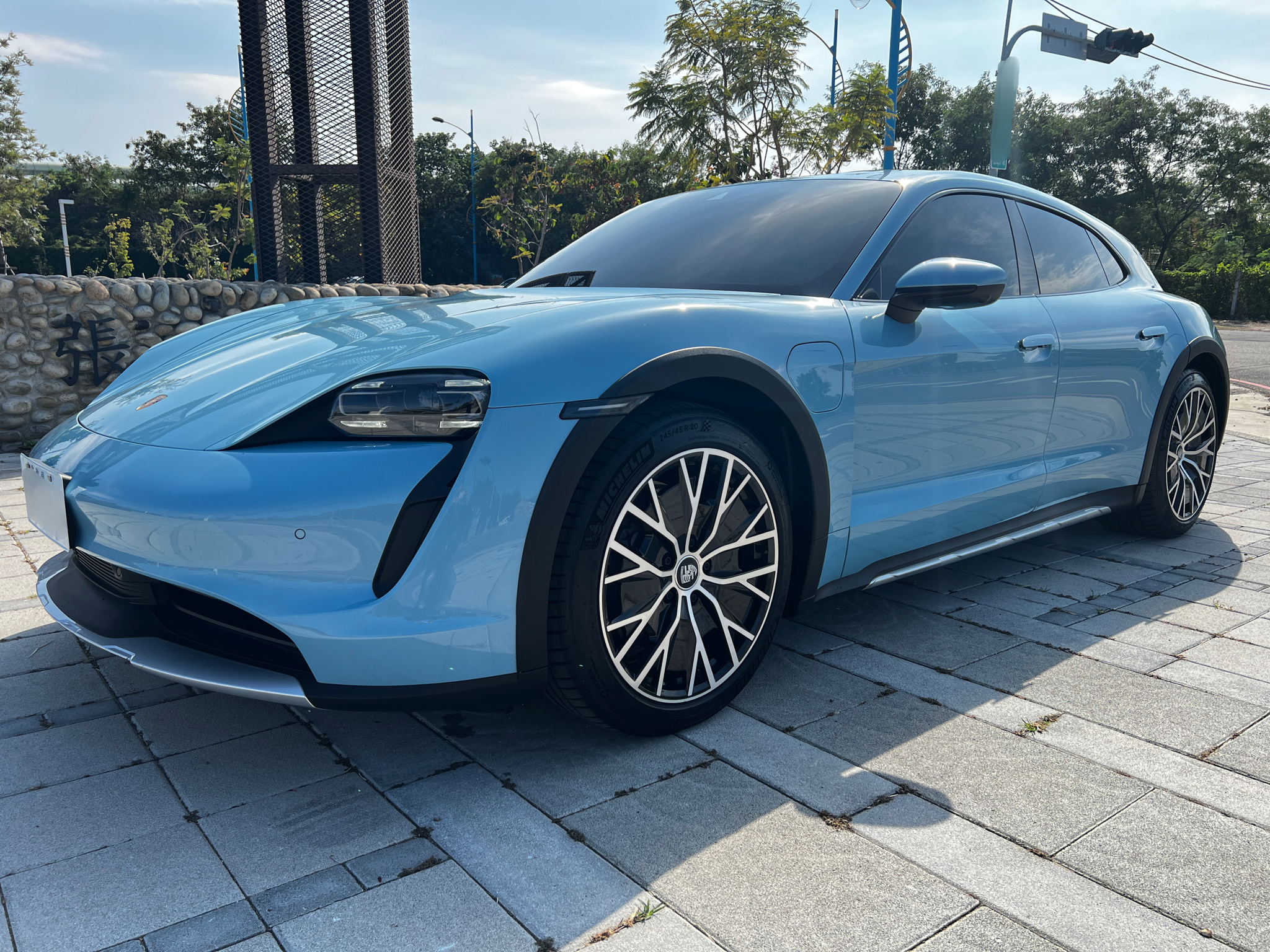 台中-實車實價<合信汽車>2023年 總代理 PORSCHE Taycan 4 Cross Turismo 一手美車 原鈑件 原廠保固中  實跑1.4萬 全車犀牛皮  第3張相片