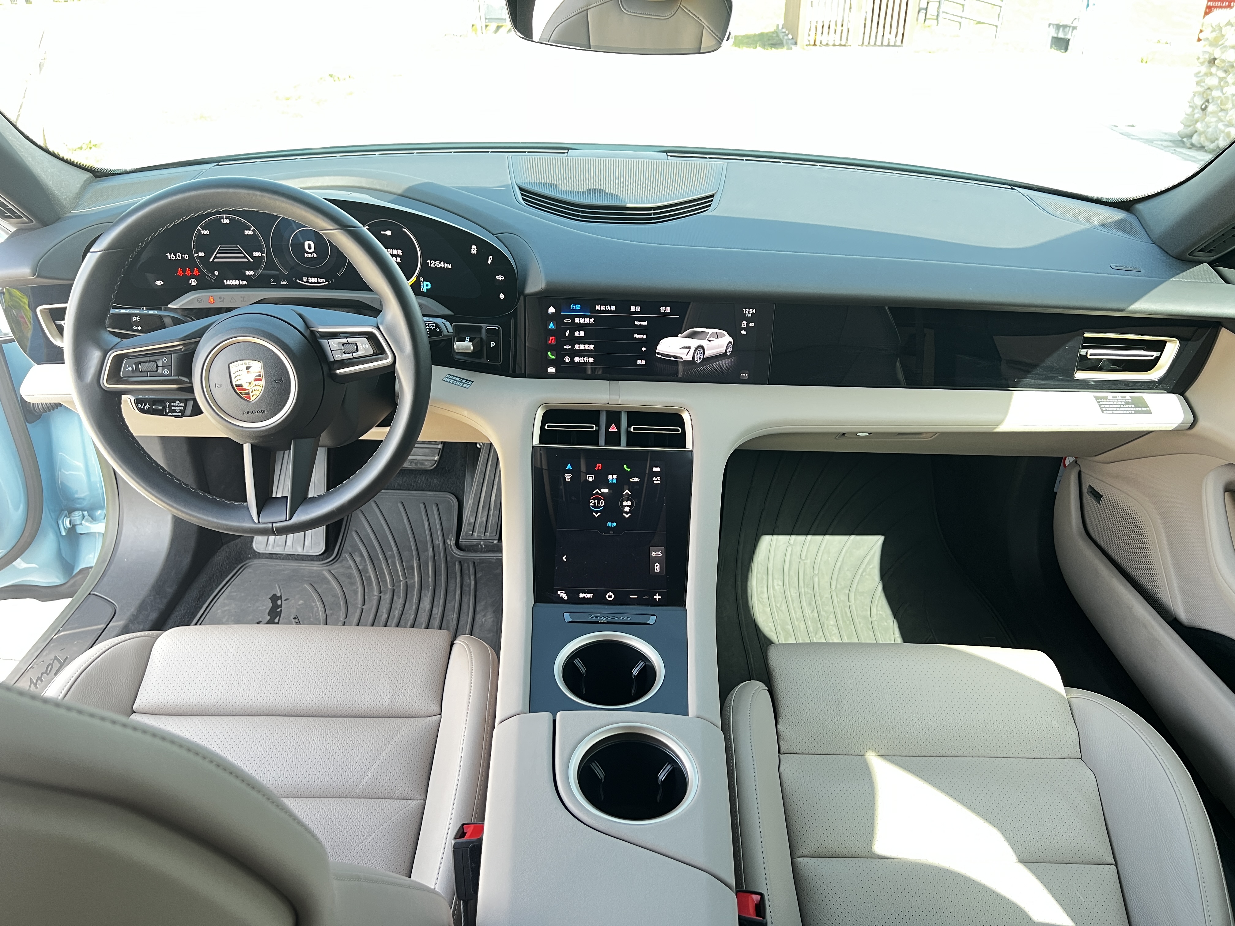 台中-實車實價<合信汽車>2023年 總代理 PORSCHE Taycan 4 Cross Turismo 一手美車 原鈑件 原廠保固中  實跑1.4萬 全車犀牛皮  第12張相片