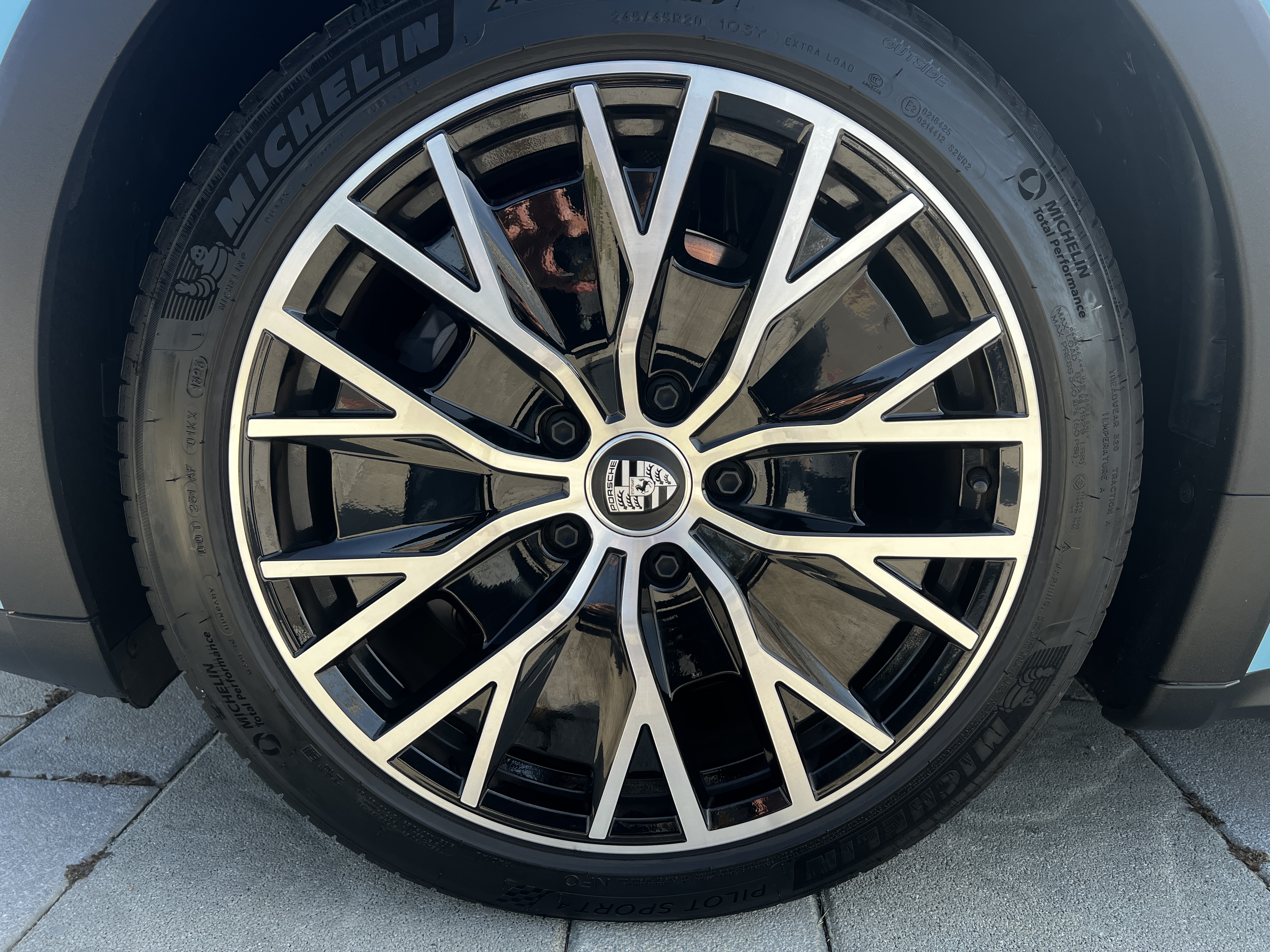 台中-實車實價<合信汽車>2023年 總代理 PORSCHE Taycan 4 Cross Turismo 一手美車 原鈑件 原廠保固中  實跑1.4萬 全車犀牛皮  第20張相片