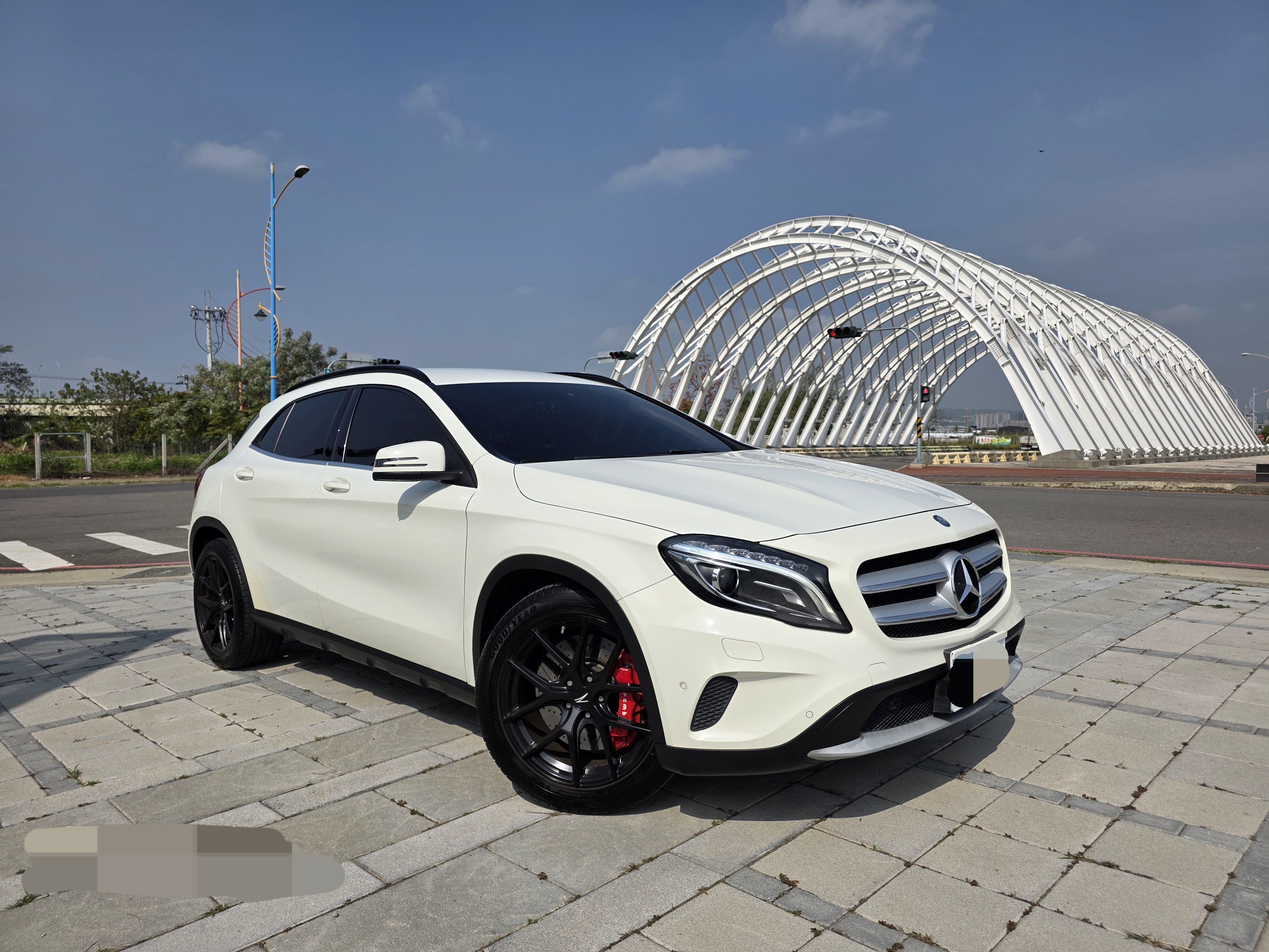 台中-實車實價<合信汽車>2016年 M-Benz 賓士總代理 GLA180 超美車原鈑件 超低里程實跑5萬  第1張相片