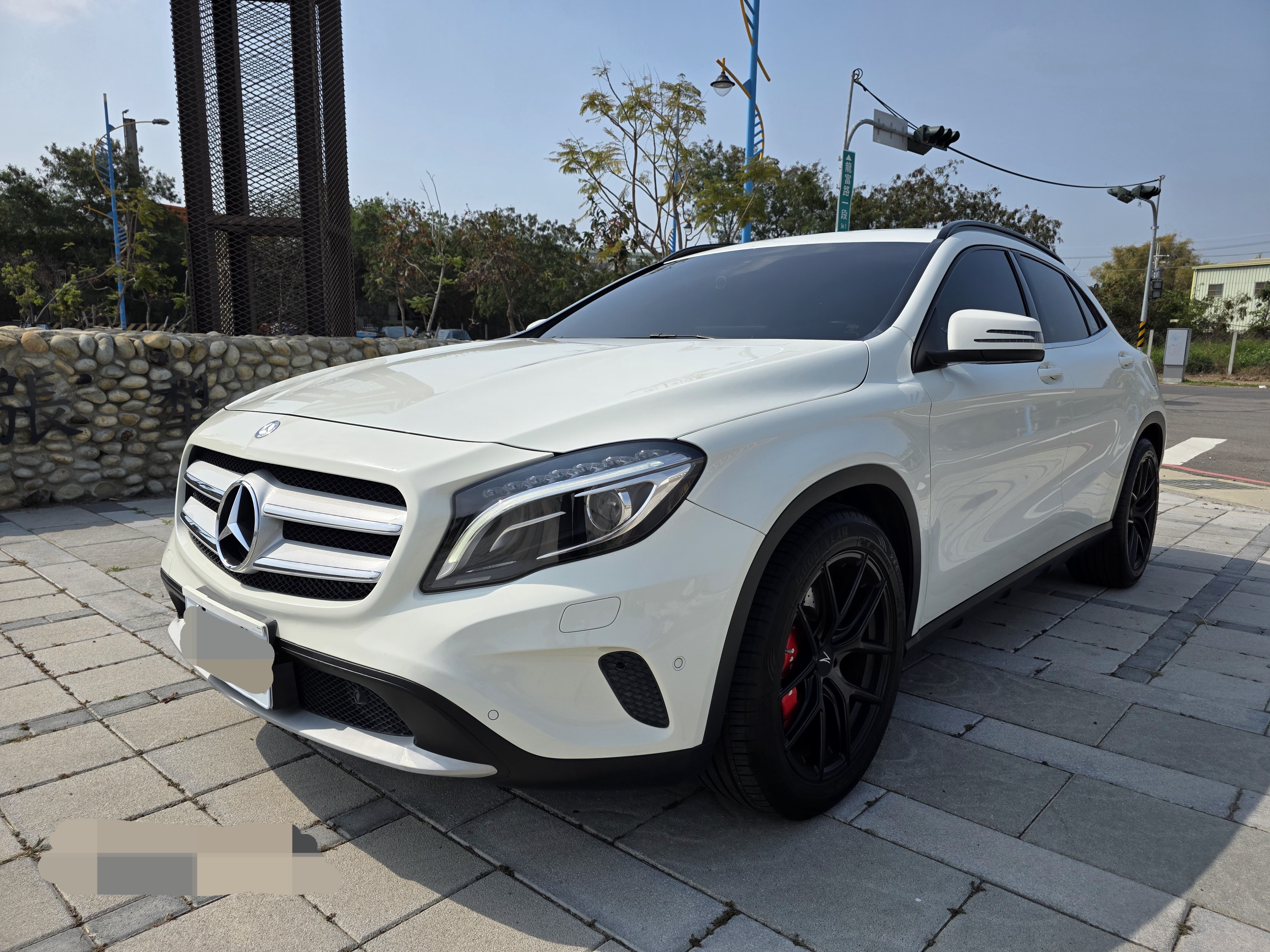 台中-實車實價<合信汽車>2016年 M-Benz 賓士總代理 GLA180 超美車原鈑件 超低里程實跑5萬  第4張相片