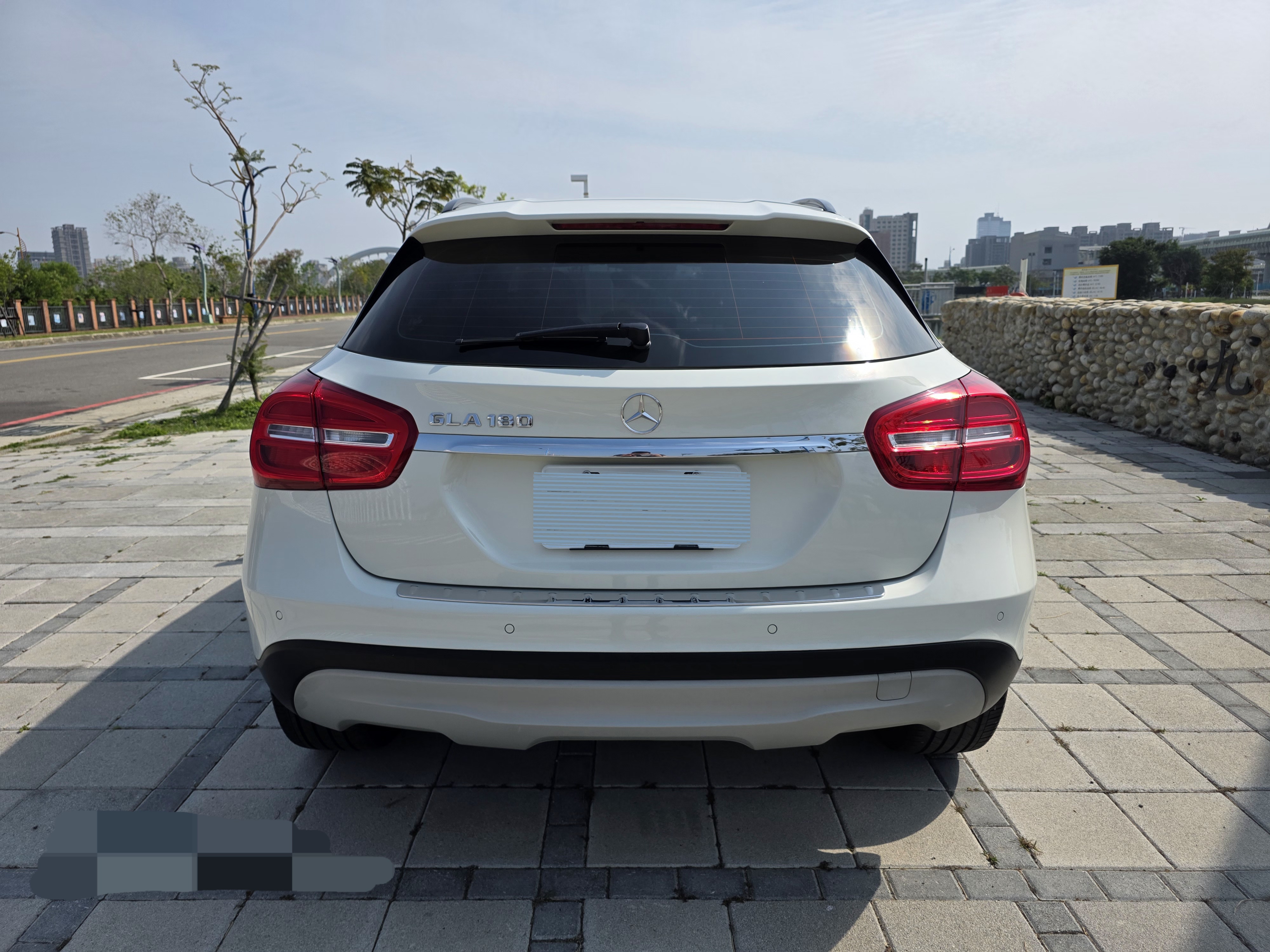 台中-實車實價<合信汽車>2016年 M-Benz 賓士總代理 GLA180 超美車原鈑件 超低里程實跑5萬  第6張相片