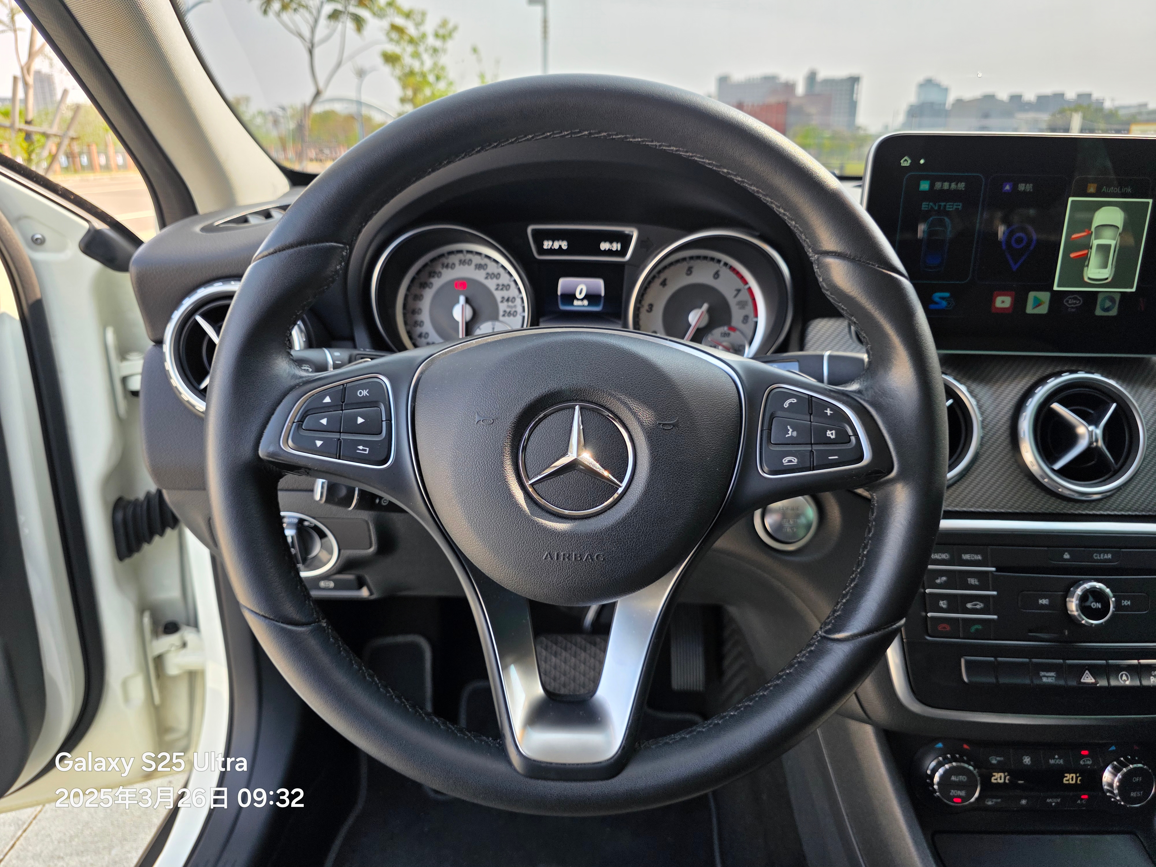 台中-實車實價<合信汽車>2016年 M-Benz 賓士總代理 GLA180 超美車原鈑件 超低里程實跑5萬  第12張相片