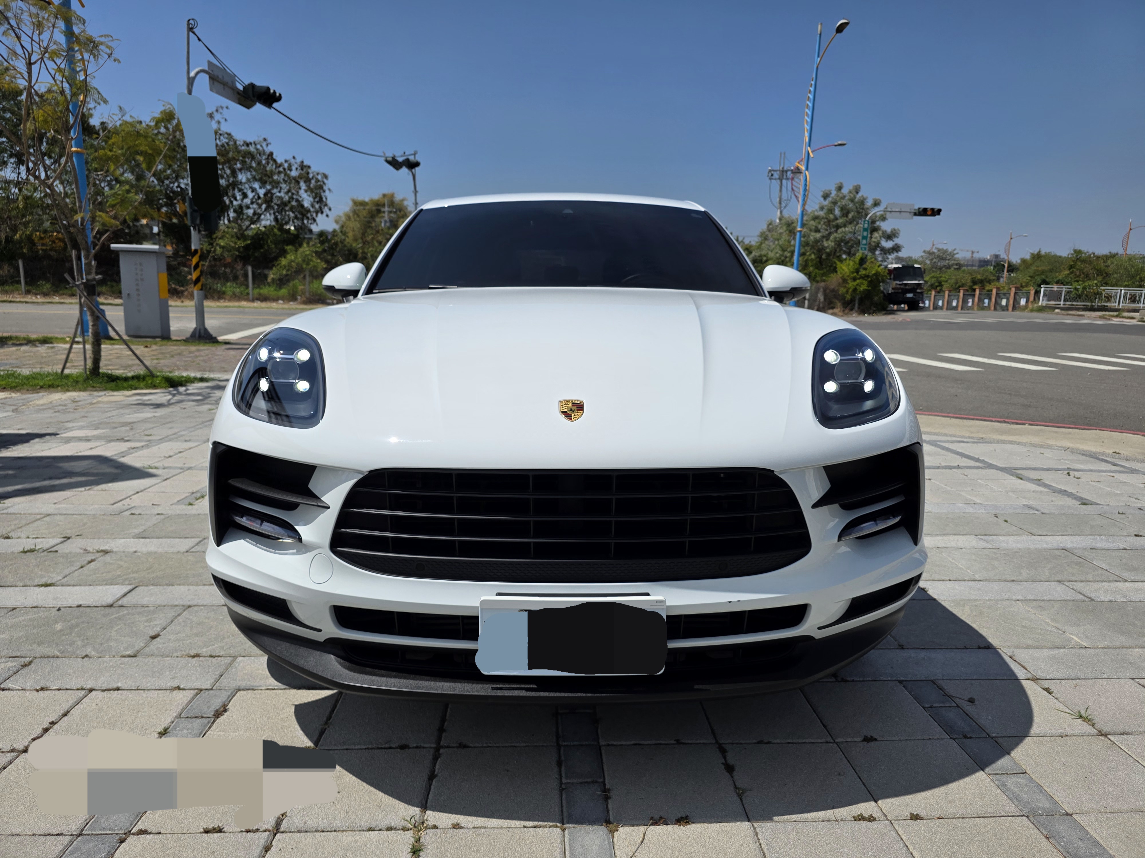 台中-實車實價<合信汽車>2020年2021年式 汎德永業總代理 PORSCHE MACAN 2.0T 一手美車原鈑件 超低里程 摸門 盲點 14向電動椅 紅色安全帶  第2張相片