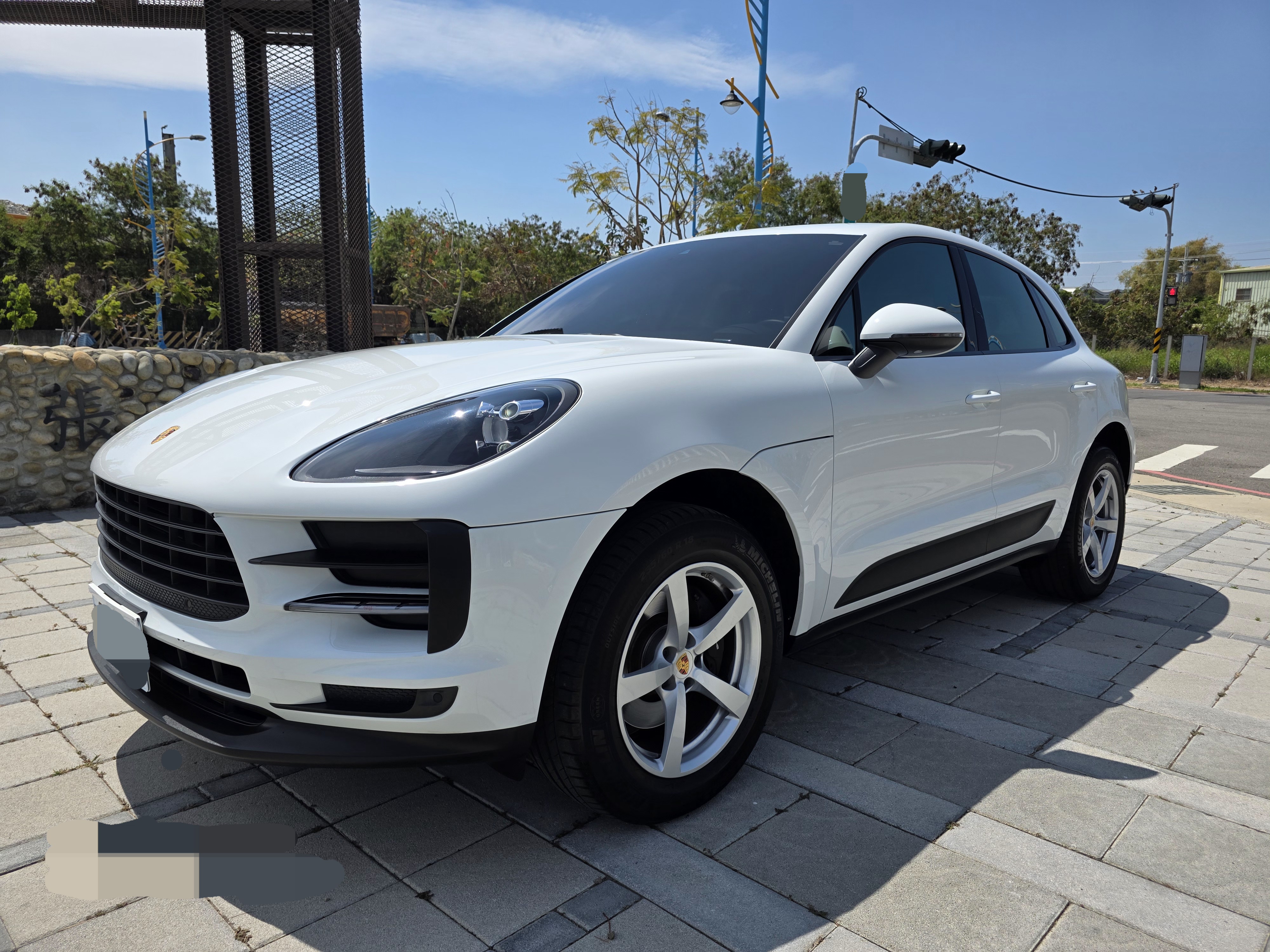 台中-實車實價<合信汽車>2020年2021年式 汎德永業總代理 PORSCHE MACAN 2.0T 一手美車原鈑件 超低里程 摸門 盲點 14向電動椅 紅色安全帶  第3張相片