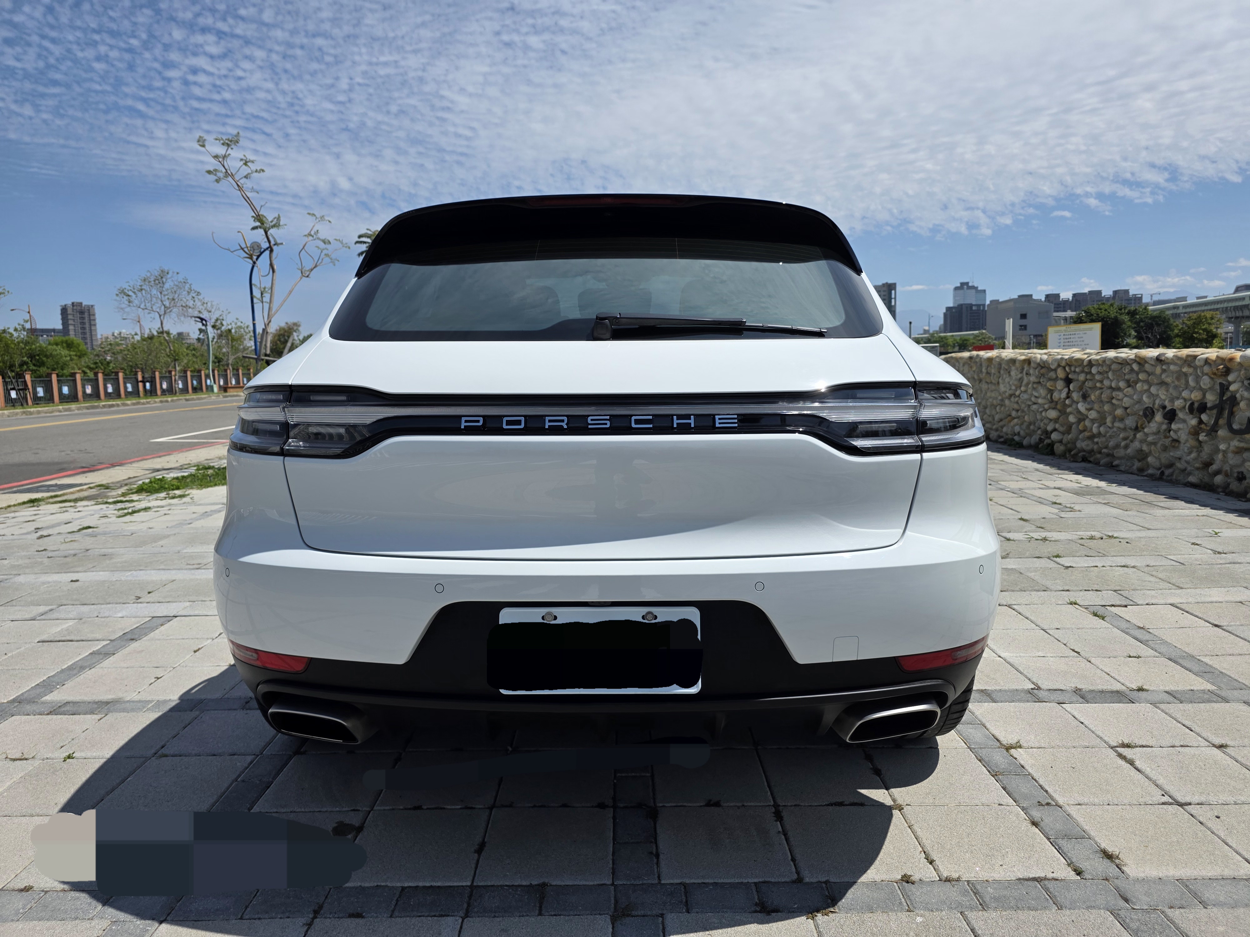 台中-實車實價<合信汽車>2020年2021年式 汎德永業總代理 PORSCHE MACAN 2.0T 一手美車原鈑件 超低里程 摸門 盲點 14向電動椅 紅色安全帶  第5張相片