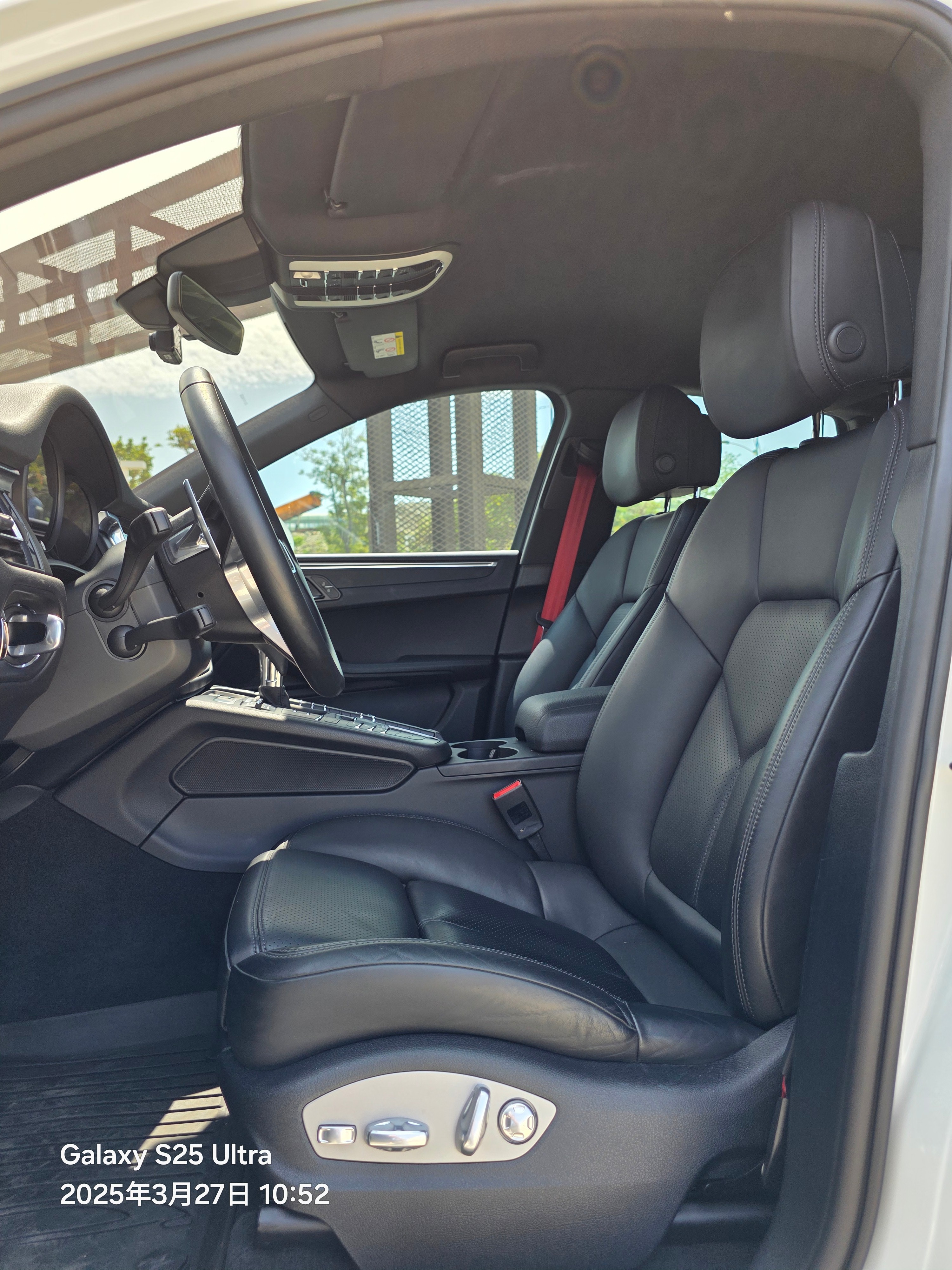 台中-實車實價<合信汽車>2020年2021年式 汎德永業總代理 PORSCHE MACAN 2.0T 一手美車原鈑件 超低里程 摸門 盲點 14向電動椅 紅色安全帶  第14張相片
