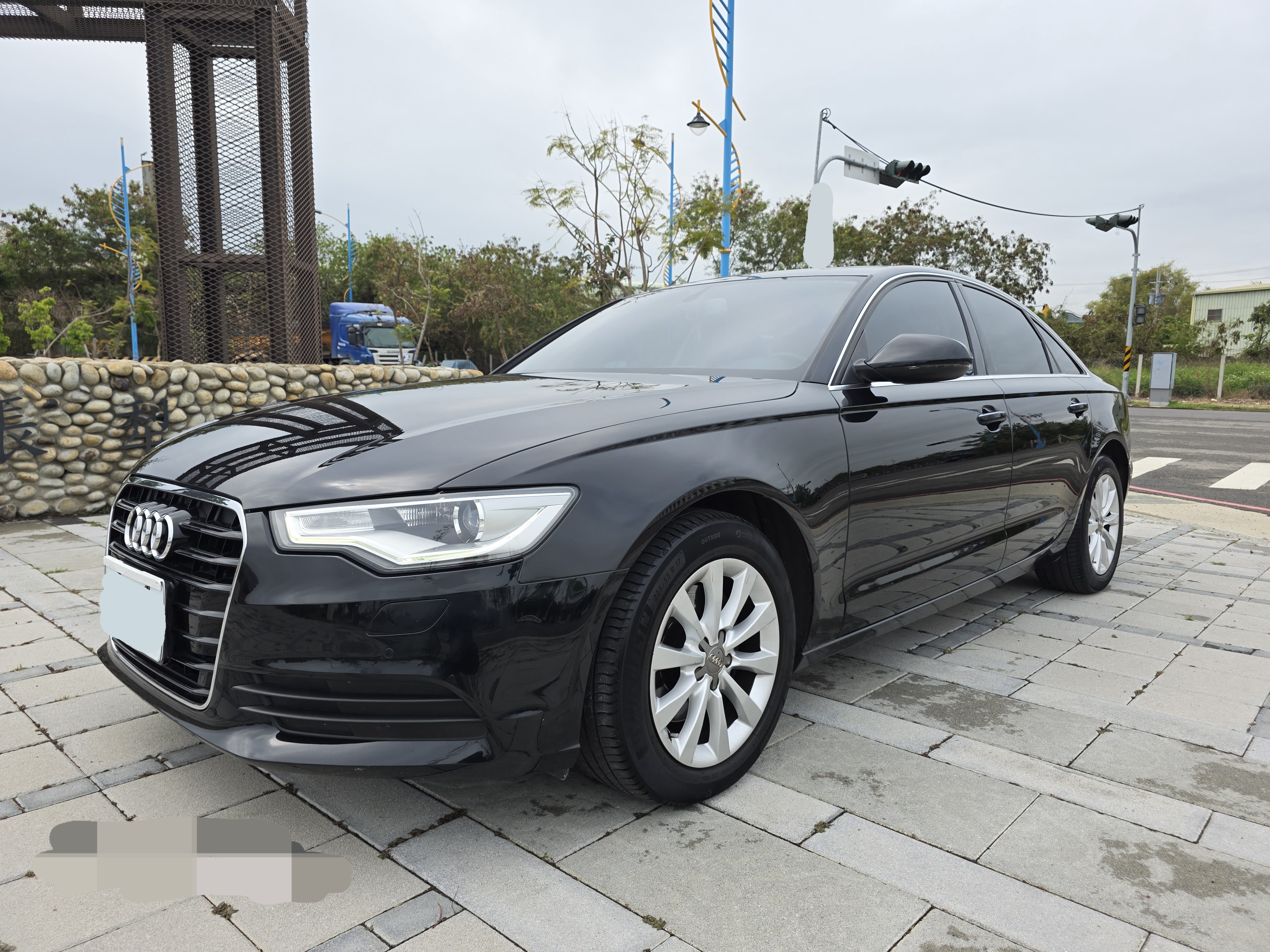 台中-實車實價<合信汽車>2014年 AUDI A6 Sedan 35TDI 2.0T柴油 一手美車 可認證 低里程實跑12.3萬 盲點、Keyless免鑰匙系統、天窗、雙前坐電動椅（駕駛座含記憶功能）、定速系統、換檔撥片、電子手煞車  第4張相片