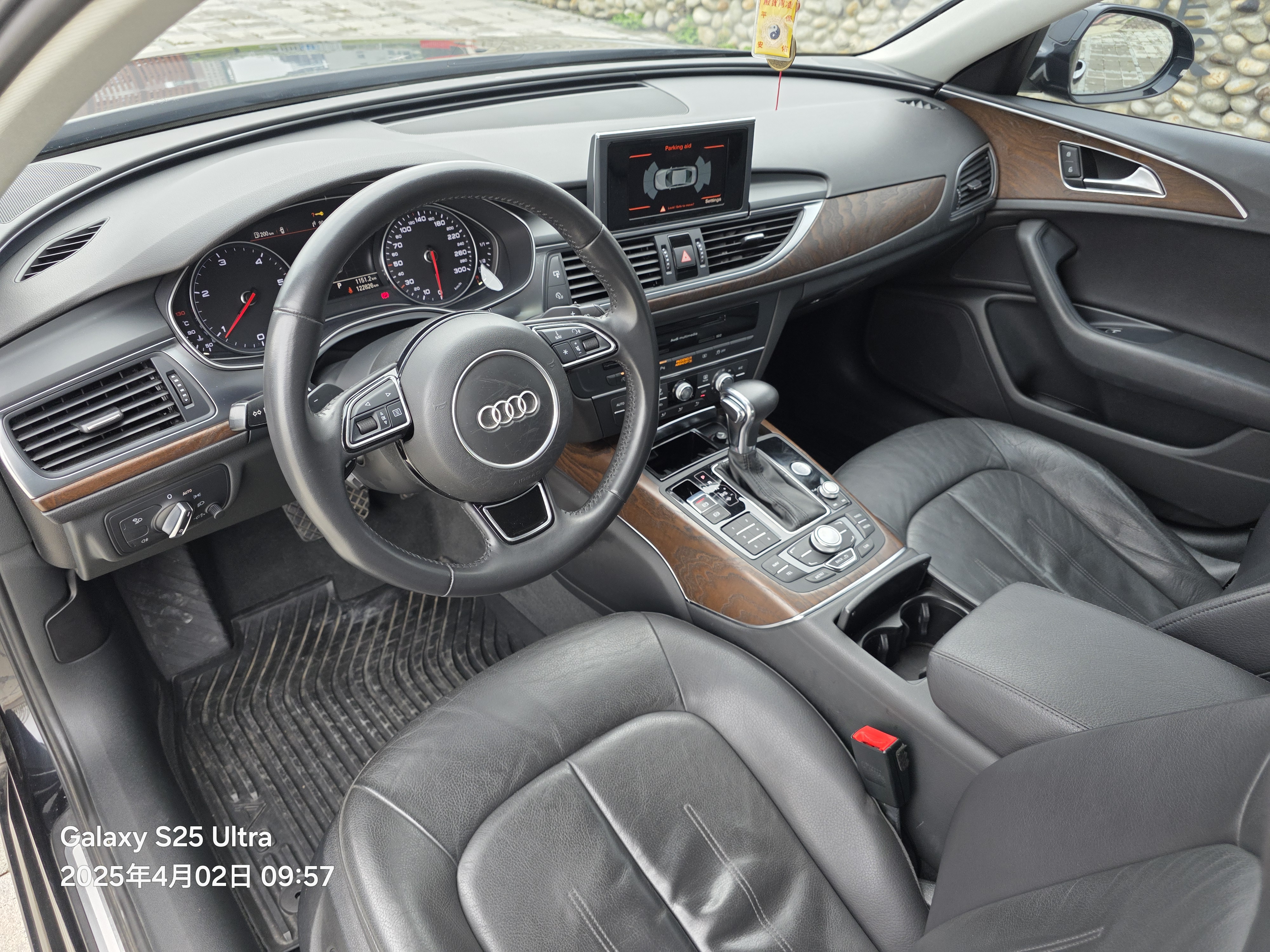 台中-實車實價<合信汽車>2014年 AUDI A6 Sedan 35TDI 2.0T柴油 一手美車 可認證 低里程實跑12.3萬 盲點、Keyless免鑰匙系統、天窗、雙前坐電動椅（駕駛座含記憶功能）、定速系統、換檔撥片、電子手煞車  第10張相片