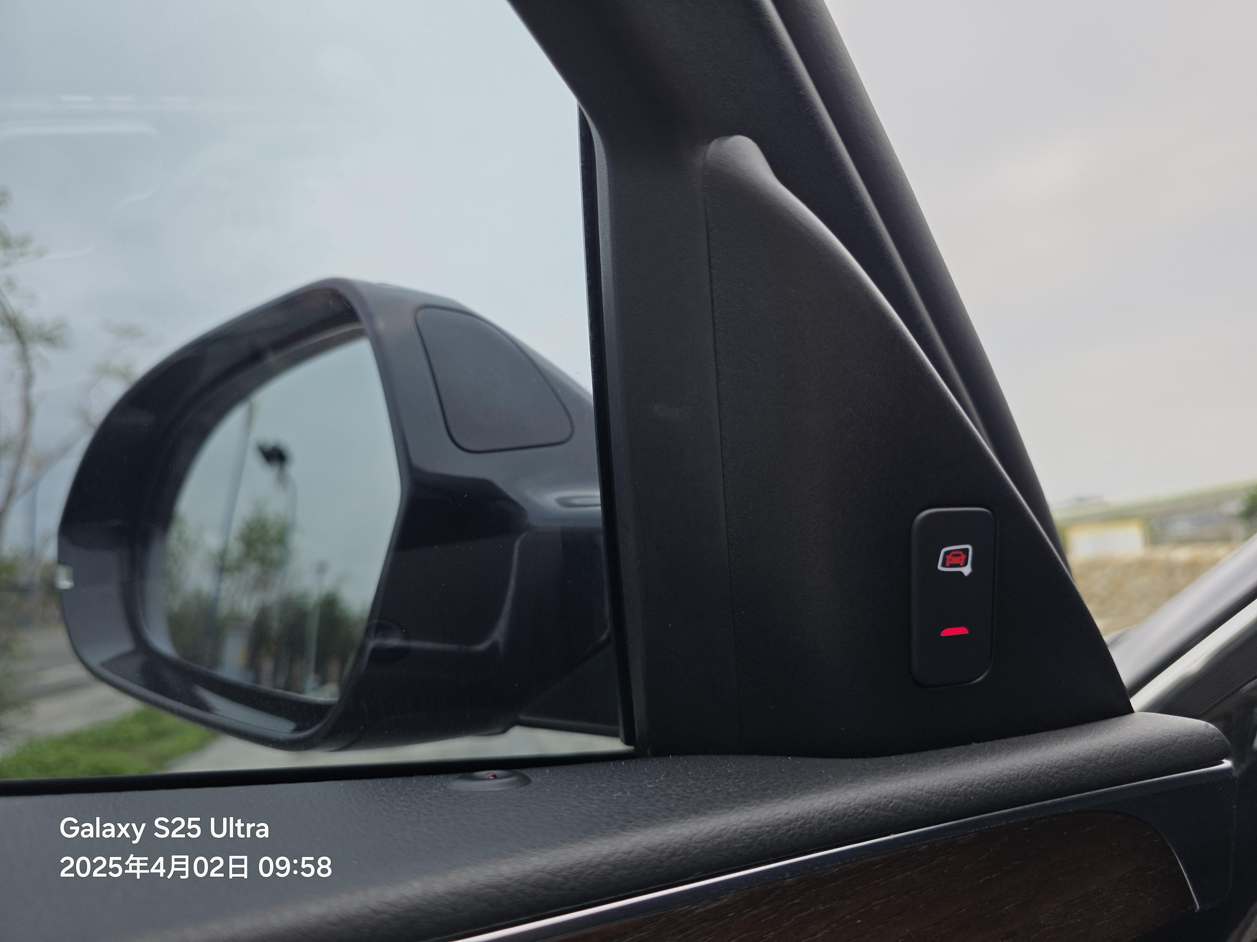 台中-實車實價<合信汽車>2014年 AUDI A6 Sedan 35TDI 2.0T柴油 一手美車 可認證 低里程實跑12.3萬 盲點、Keyless免鑰匙系統、天窗、雙前坐電動椅（駕駛座含記憶功能）、定速系統、換檔撥片、電子手煞車  第13張相片