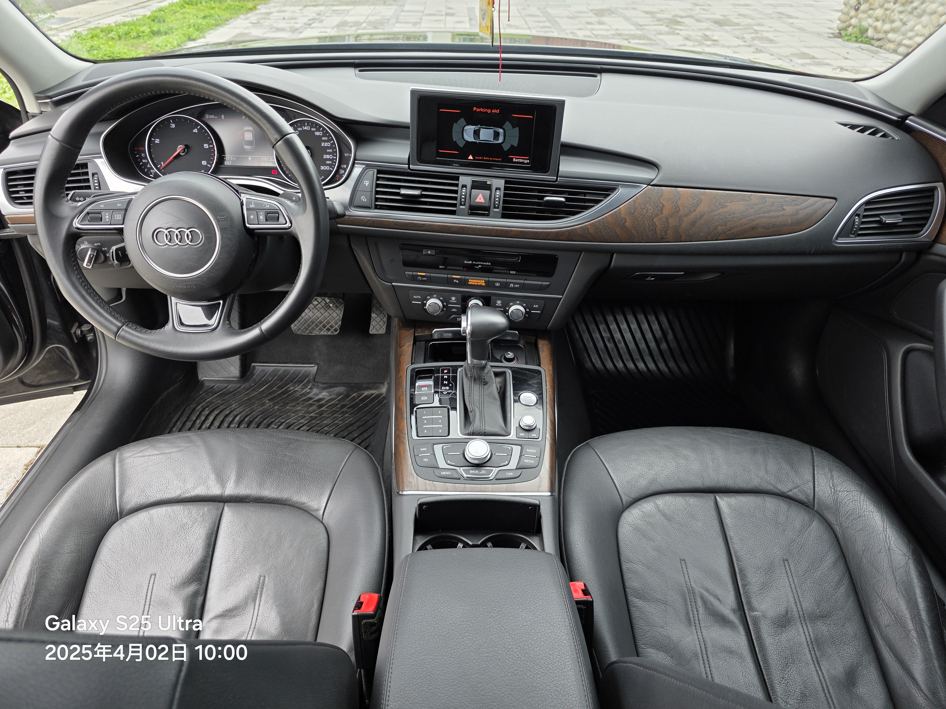台中-實車實價<合信汽車>2014年 AUDI A6 Sedan 35TDI 2.0T柴油 一手美車 可認證 低里程實跑12.3萬 盲點、Keyless免鑰匙系統、天窗、雙前坐電動椅（駕駛座含記憶功能）、定速系統、換檔撥片、電子手煞車  第16張相片