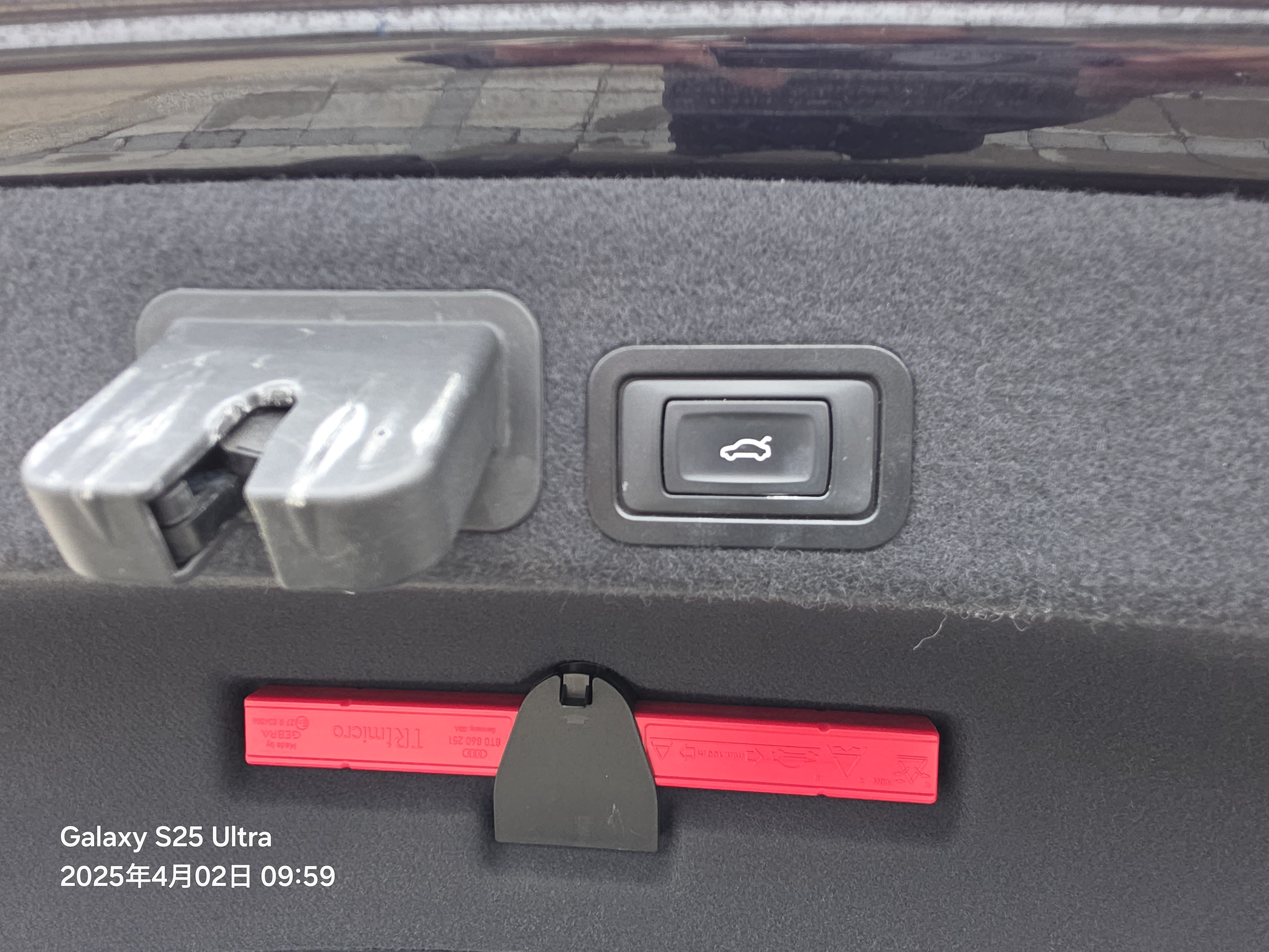 台中-實車實價<合信汽車>2014年 AUDI A6 Sedan 35TDI 2.0T柴油 一手美車 可認證 低里程實跑12.3萬 盲點、Keyless免鑰匙系統、天窗、雙前坐電動椅（駕駛座含記憶功能）、定速系統、換檔撥片、電子手煞車  第19張相片