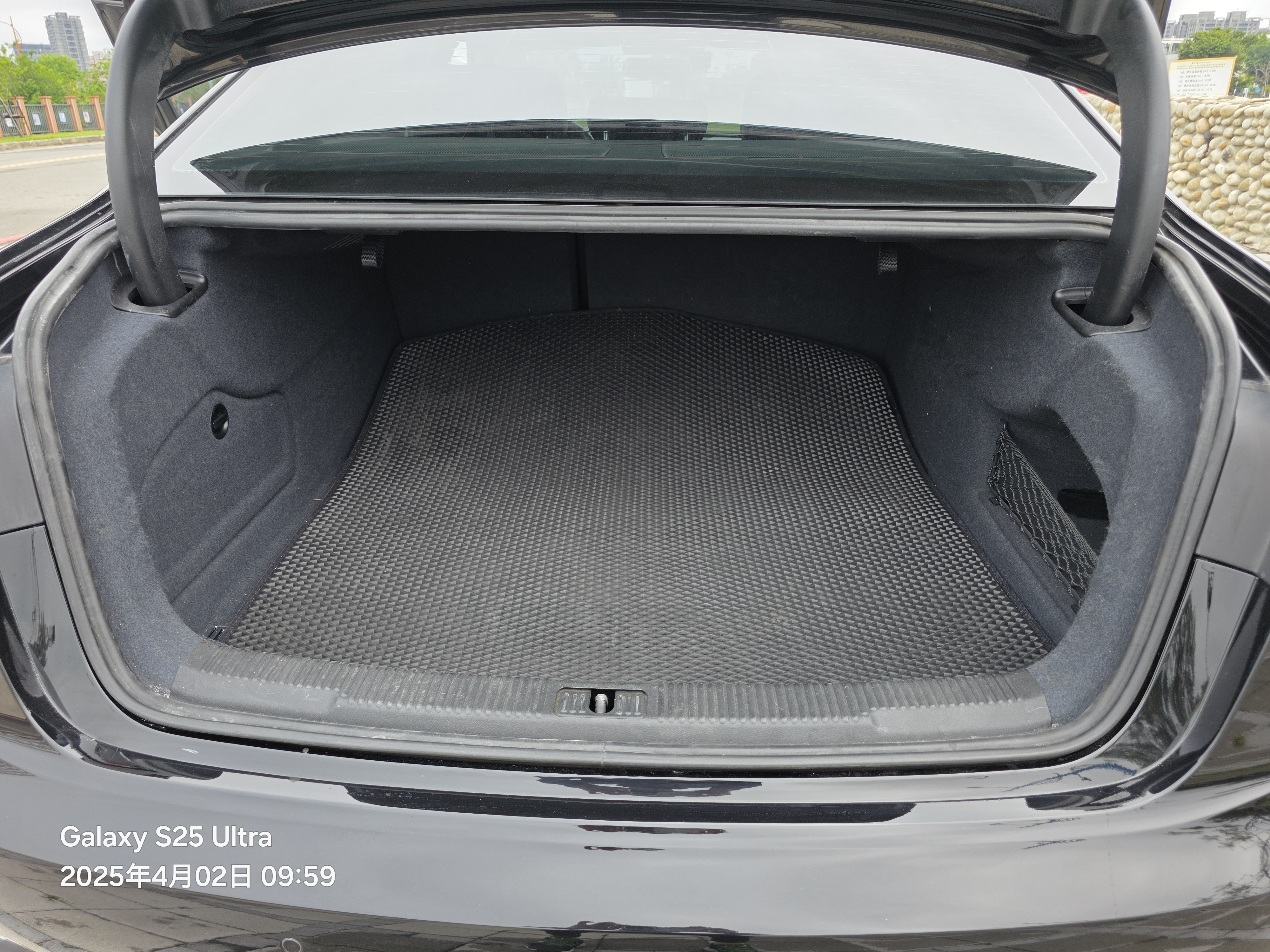 台中-實車實價<合信汽車>2014年 AUDI A6 Sedan 35TDI 2.0T柴油 一手美車 可認證 低里程實跑12.3萬 盲點、Keyless免鑰匙系統、天窗、雙前坐電動椅（駕駛座含記憶功能）、定速系統、換檔撥片、電子手煞車  第20張相片