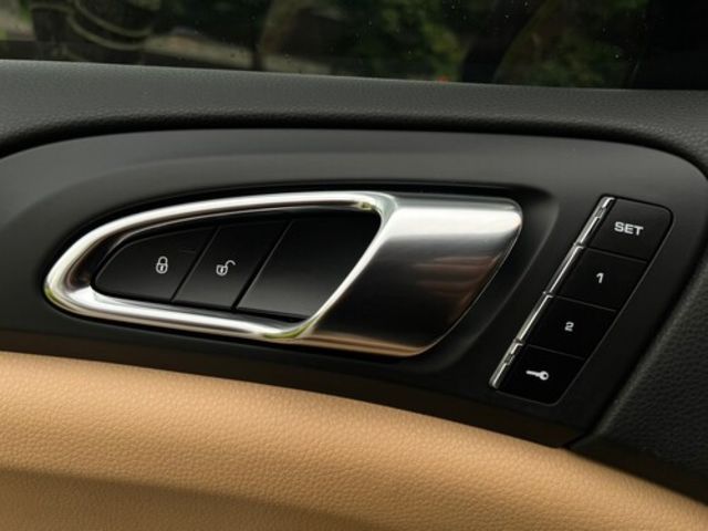 PORSCHE保時捷 CAYENNE  第11張相片