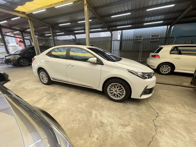 TOYOTA豐田 ALTIS  第2張相片