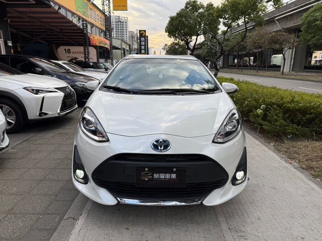 TOYOTA豐田 PRIUS C  第2張相片