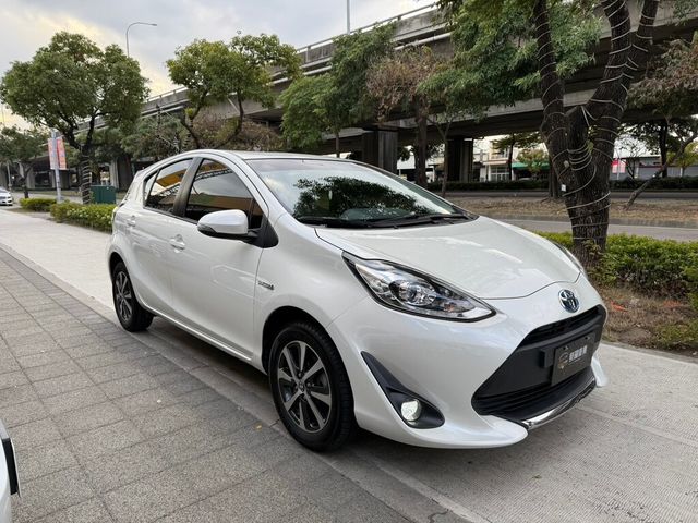 TOYOTA豐田 PRIUS C  第3張相片