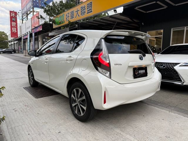 TOYOTA豐田 PRIUS C  第15張相片