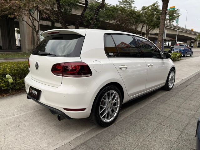 VOLKSWAGEN福斯 GOLF GTI  第18張相片