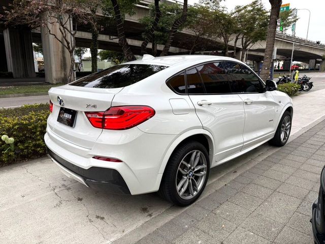 BMW寶馬 X4 XDRIVE20I  第4張相片