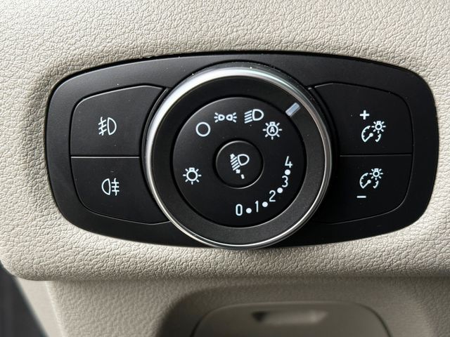FORD福特 TOURNEO CUSTOM  第25張相片
