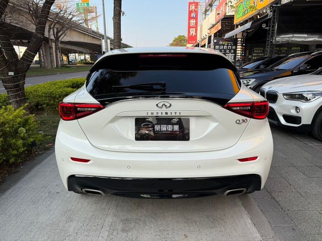 INFINITI無限 Q30  第13張相片