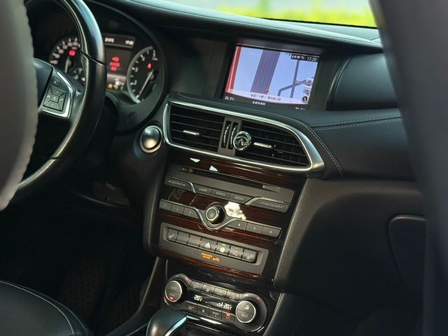 INFINITI無限 Q30  第31張相片