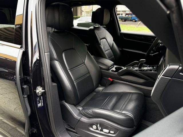 PORSCHE保時捷 CAYENNE  第19張相片