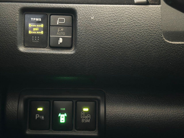 TOYOTA豐田 CAMRY HYBRID  第33張相片