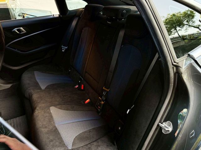 BMW寶馬 218I M SPORT  第10張相片