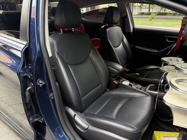 HYUNDAI現代 ELANTRA  第9張相片