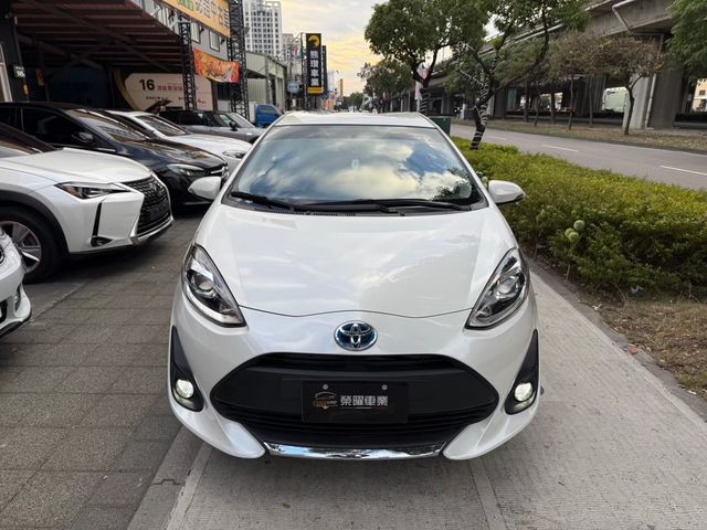 TOYOTA豐田 PRIUS C  第2張相片