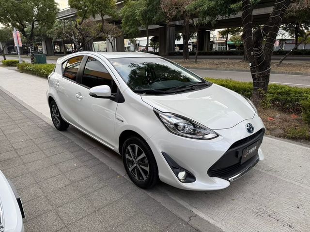 TOYOTA豐田 PRIUS C  第3張相片