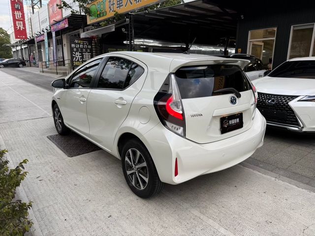 TOYOTA豐田 PRIUS C  第5張相片