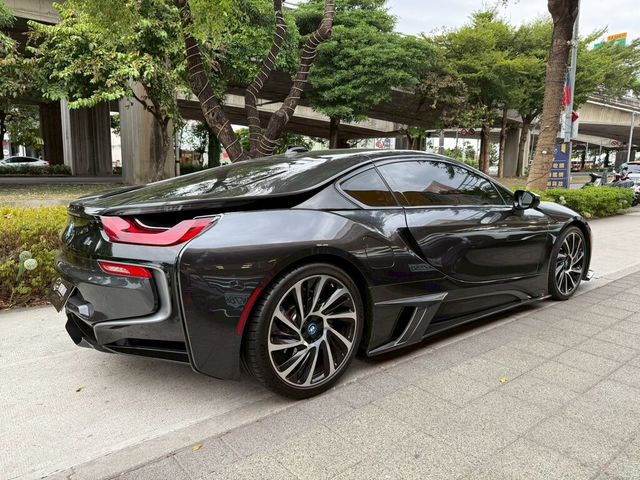 BMW寶馬 I8  第5張相片