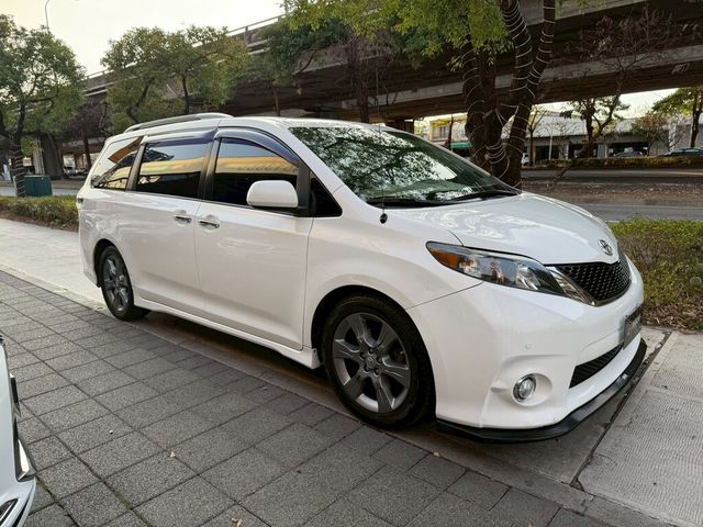 TOYOTA豐田 SIENNA  第3張相片