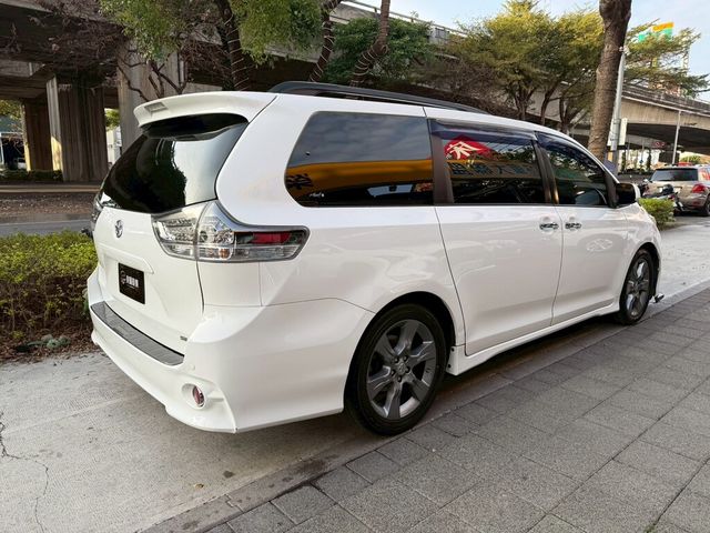 TOYOTA豐田 SIENNA  第4張相片