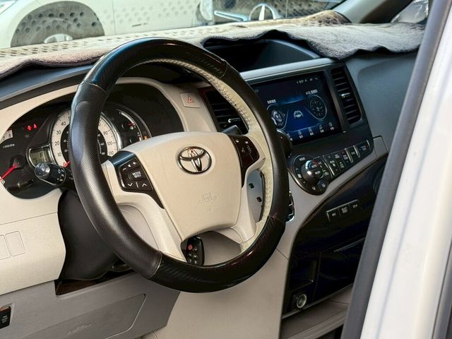 TOYOTA豐田 SIENNA  第13張相片
