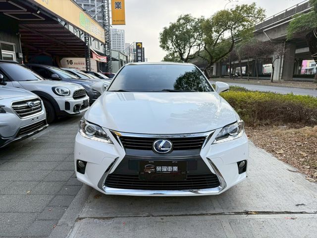 LEXUS凌志 CT200H  第2張相片