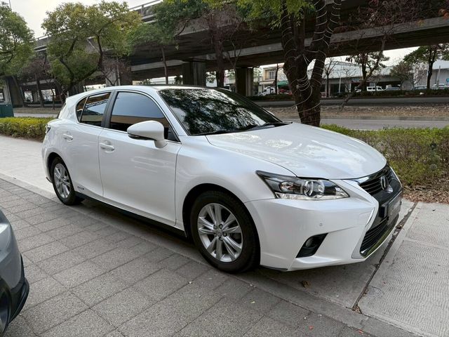LEXUS凌志 CT200H  第3張相片