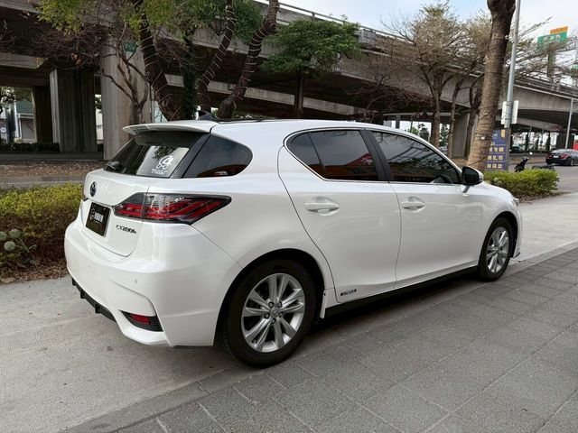 LEXUS凌志 CT200H  第5張相片
